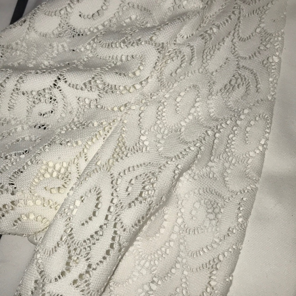 White Shaw - Picture 2 of 4